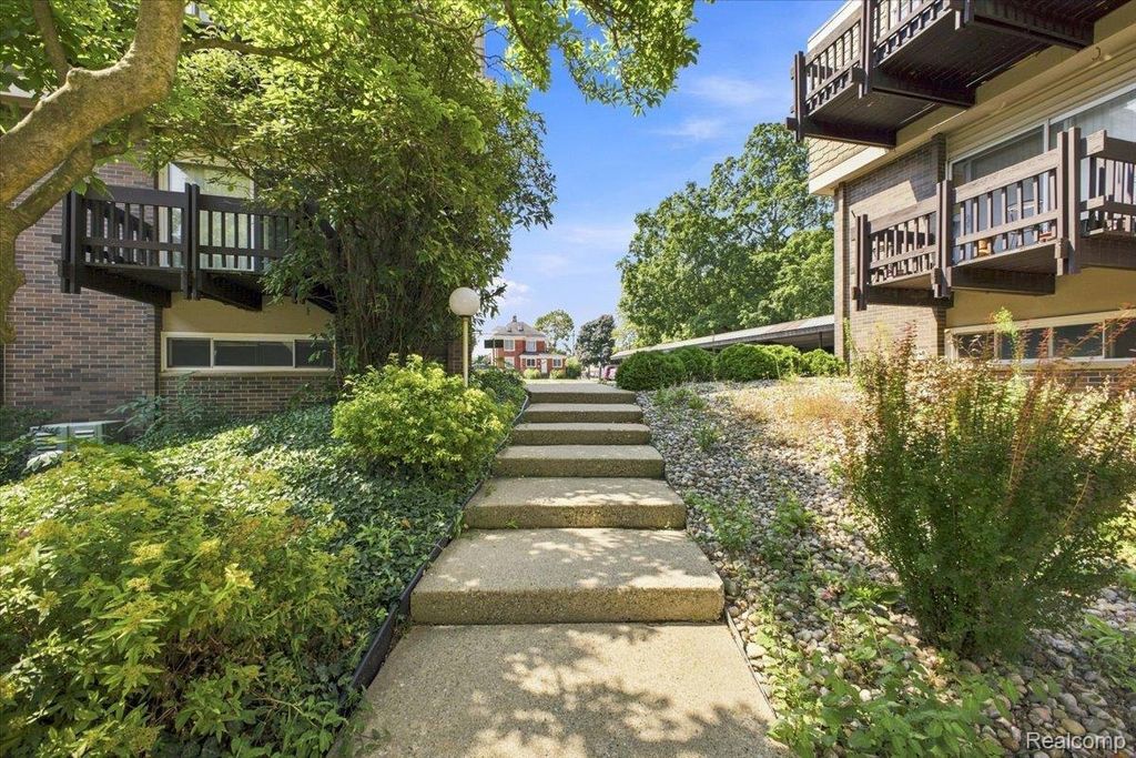 250 N Liberty Street 206, Belleville
