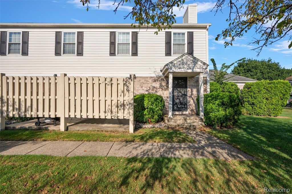 44555 N Bunker Hill Drive, Clinton Twp