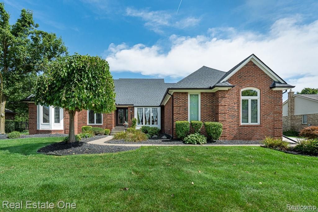 54734 Burlington Drive, Shelby Twp