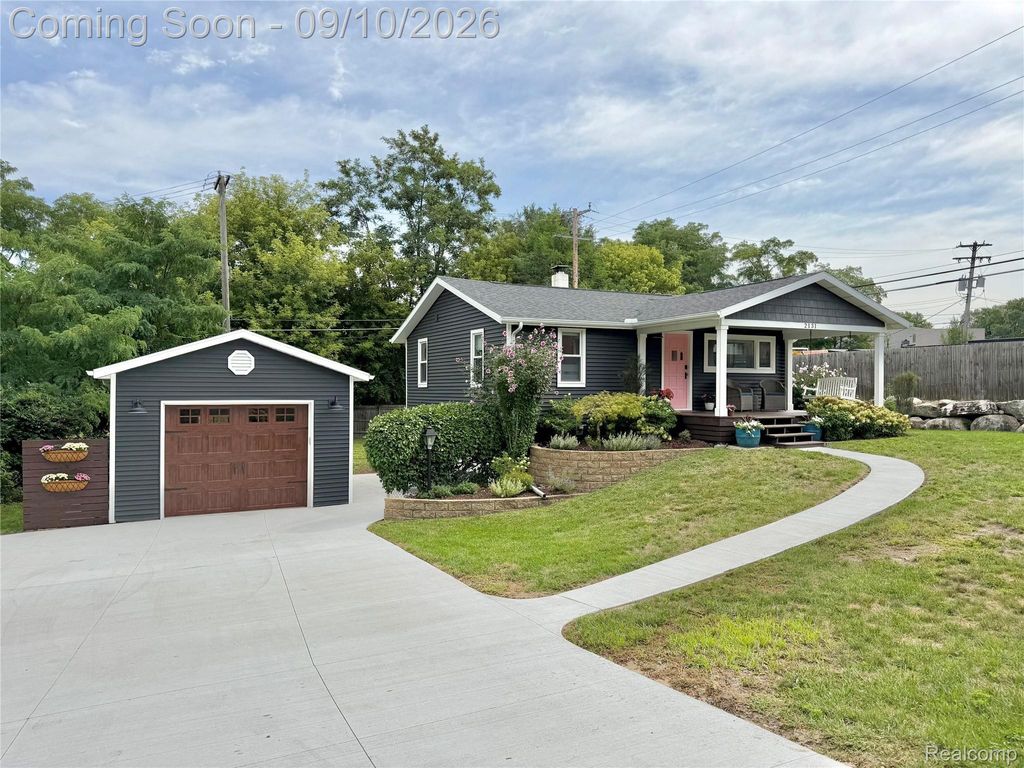 2131 Beechmont Street, Keego Harbor city