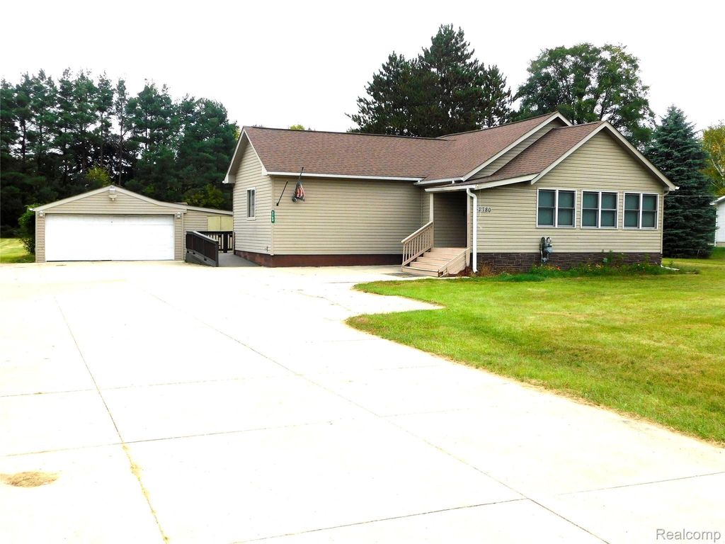 2780 W Clarkston Road, Lake Orion