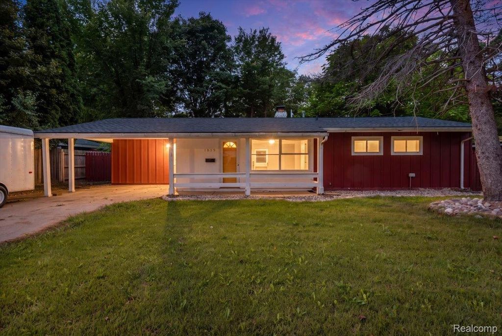 1819 Carmanbrook Parkway, Flint city