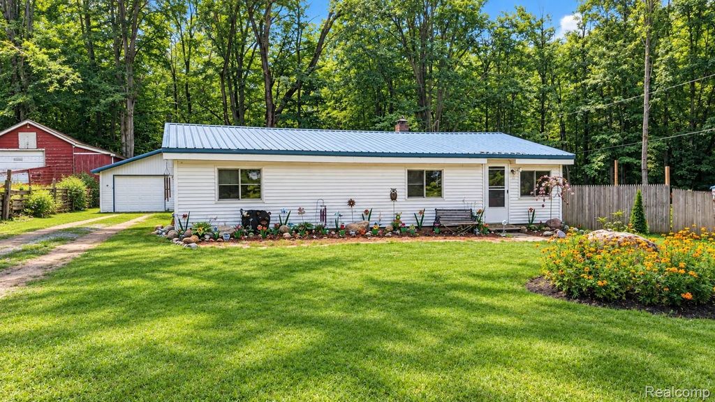5891 Woodland Drive, Surrey township