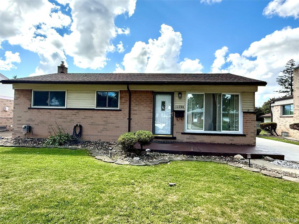 11796 Stamford Avenue, Warren city