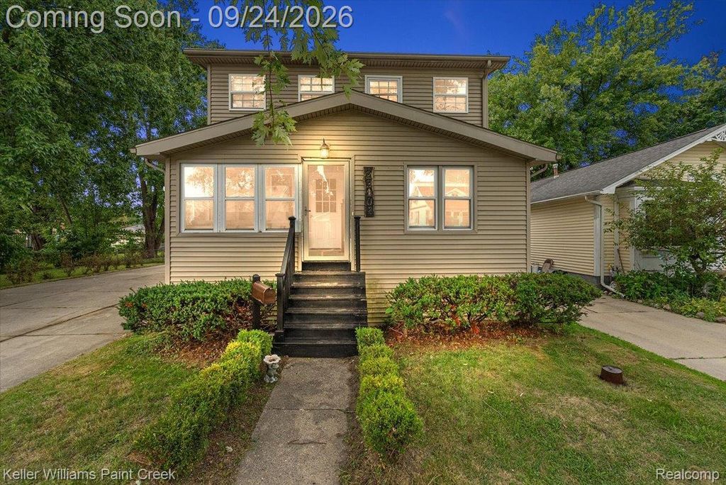 23802 Elmira Street, St. Clair Shores