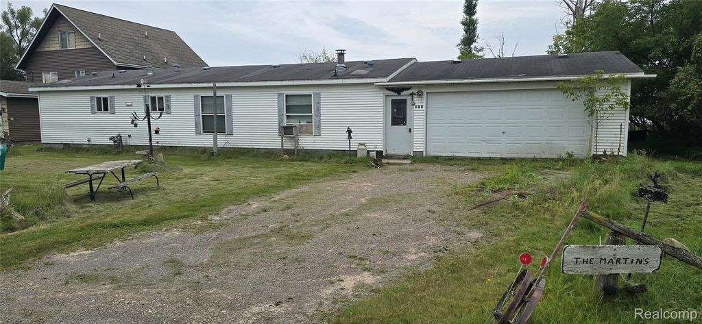 614 Thunder Bay Avenue, Alpena township