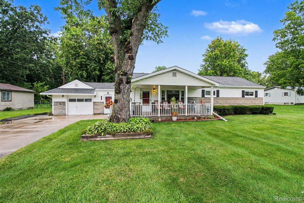 7121 E Carpenter Road, Davison