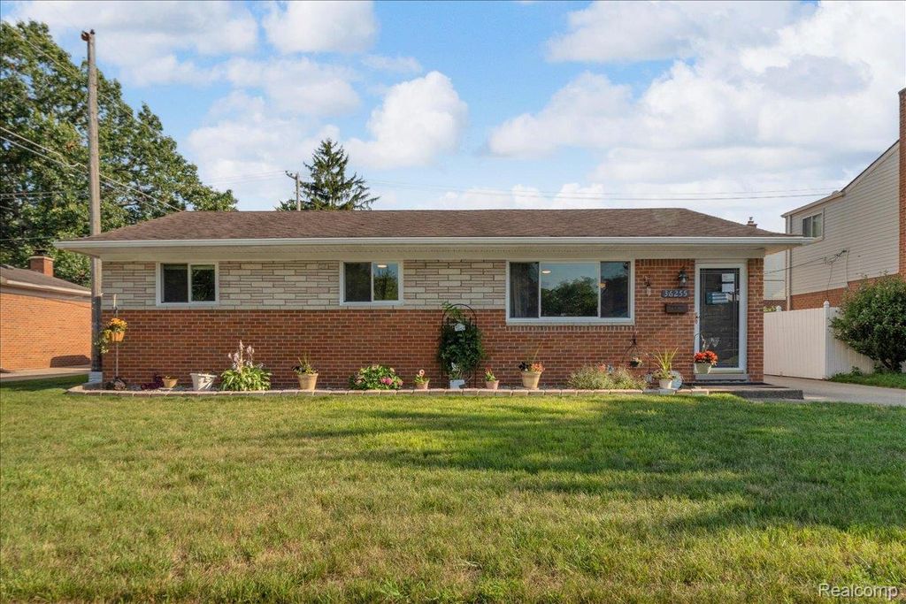 36255 Canyon Drive, Westland city