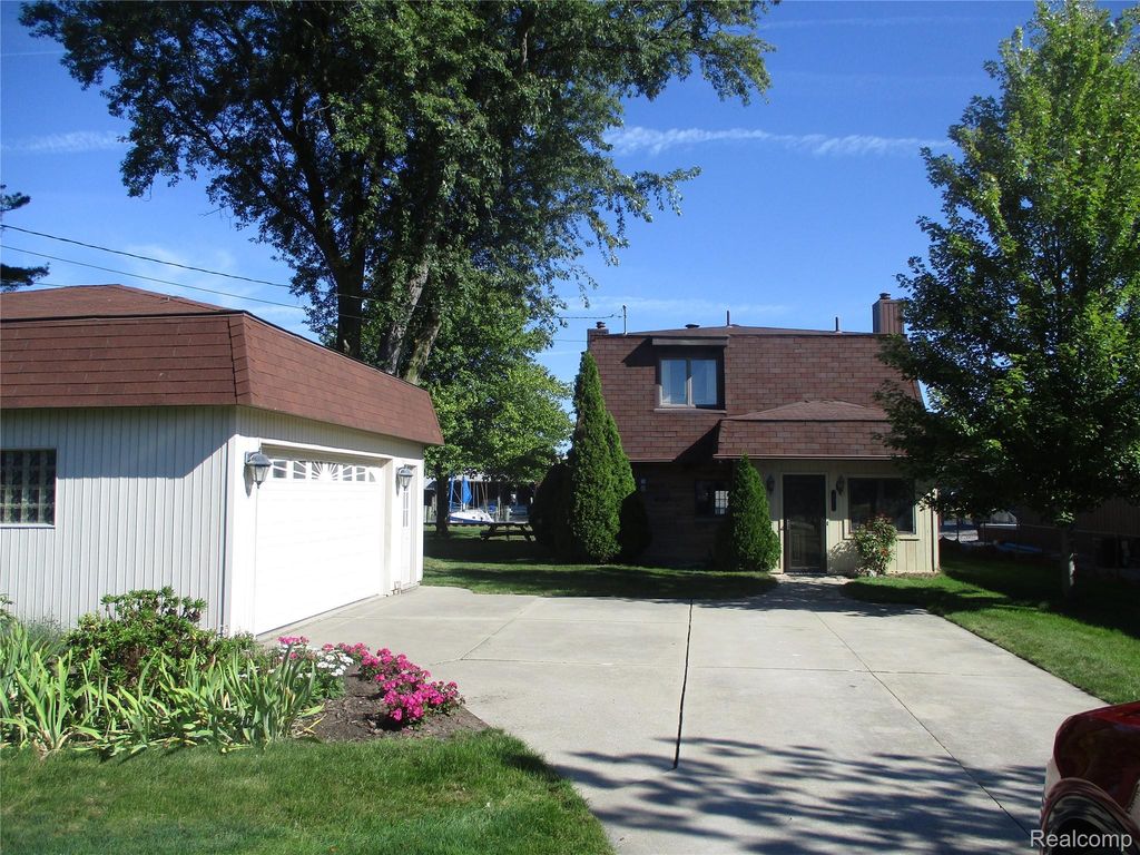 30471 Manse Street, Harrison charter township