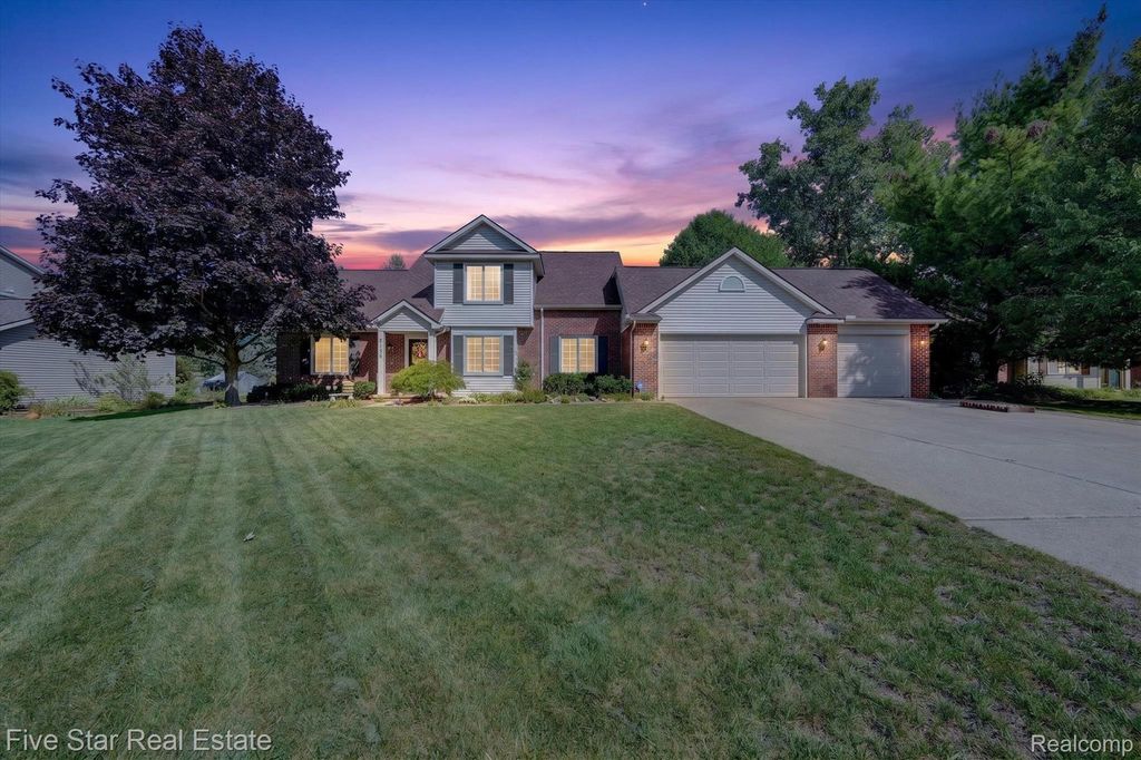 2135 Holly Berry Lane, Commerce charter township