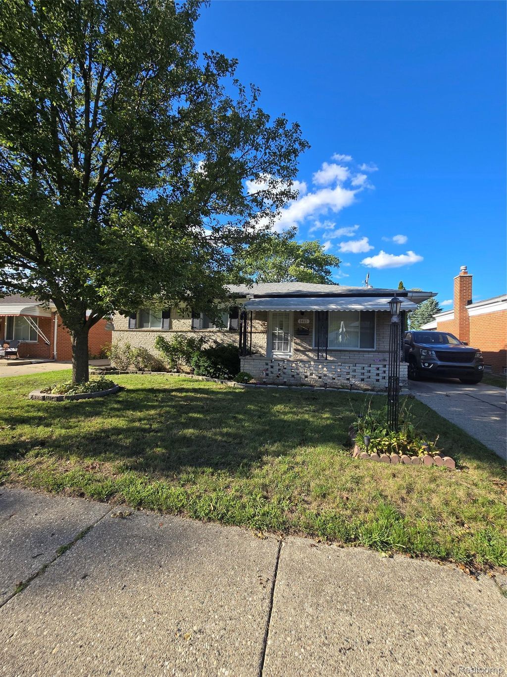 8465 Helen, Center Line city