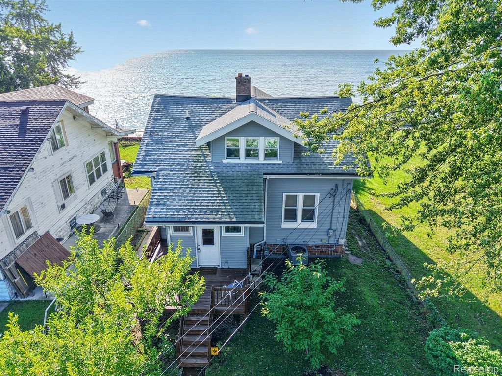3008 Lakeshore Drive, Frenchtown township