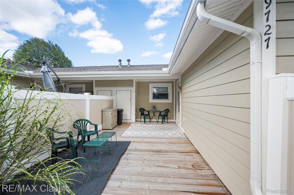39727 Village Wood Lane, Novi city