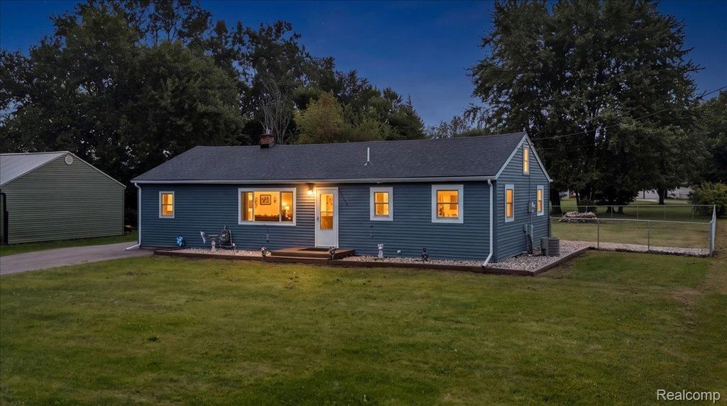 13065 Neff Road, Vienna charter township