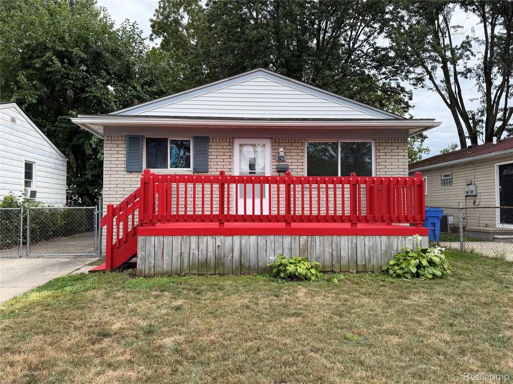 8702 Chalmers Avenue, Warren city