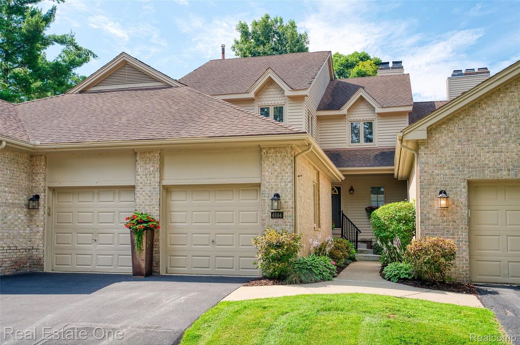 4884 Pine Eagles Court, Brighton