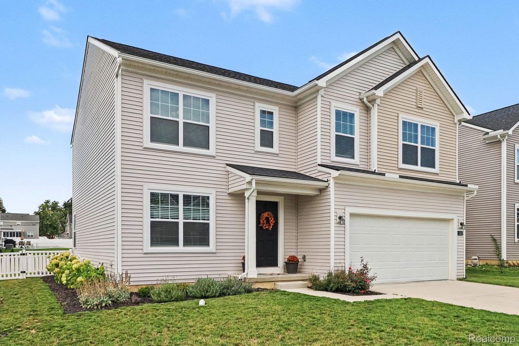 533 Lake Village Avenue, Waterford charter township