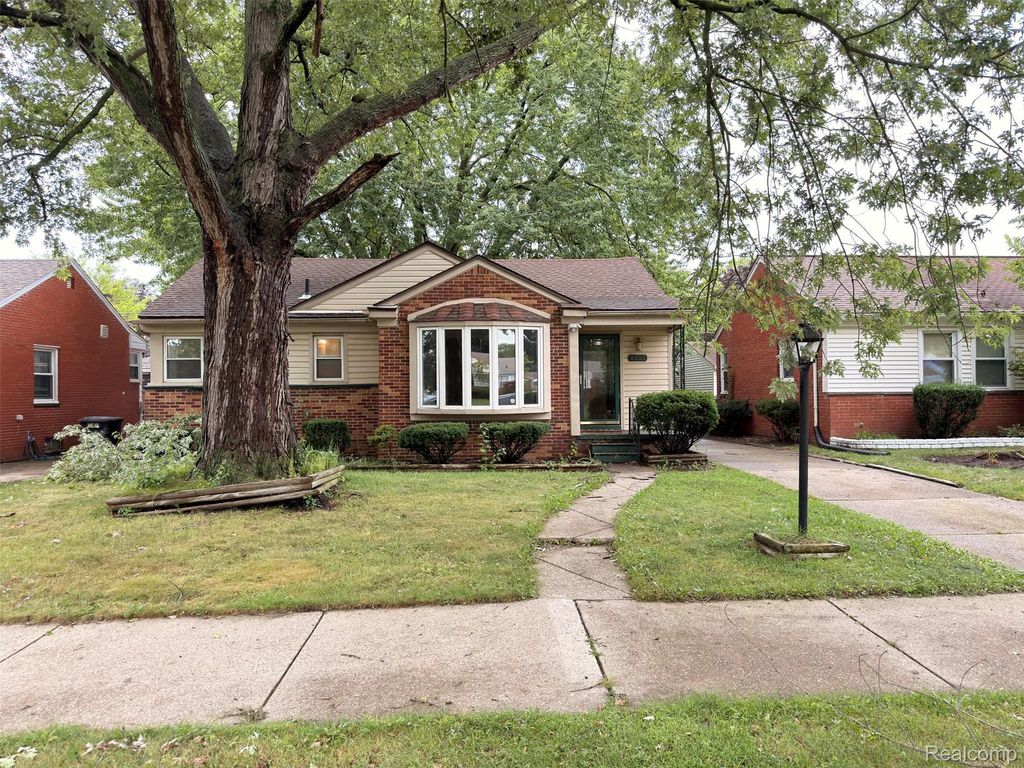 8255 W Parkway Street, Redford