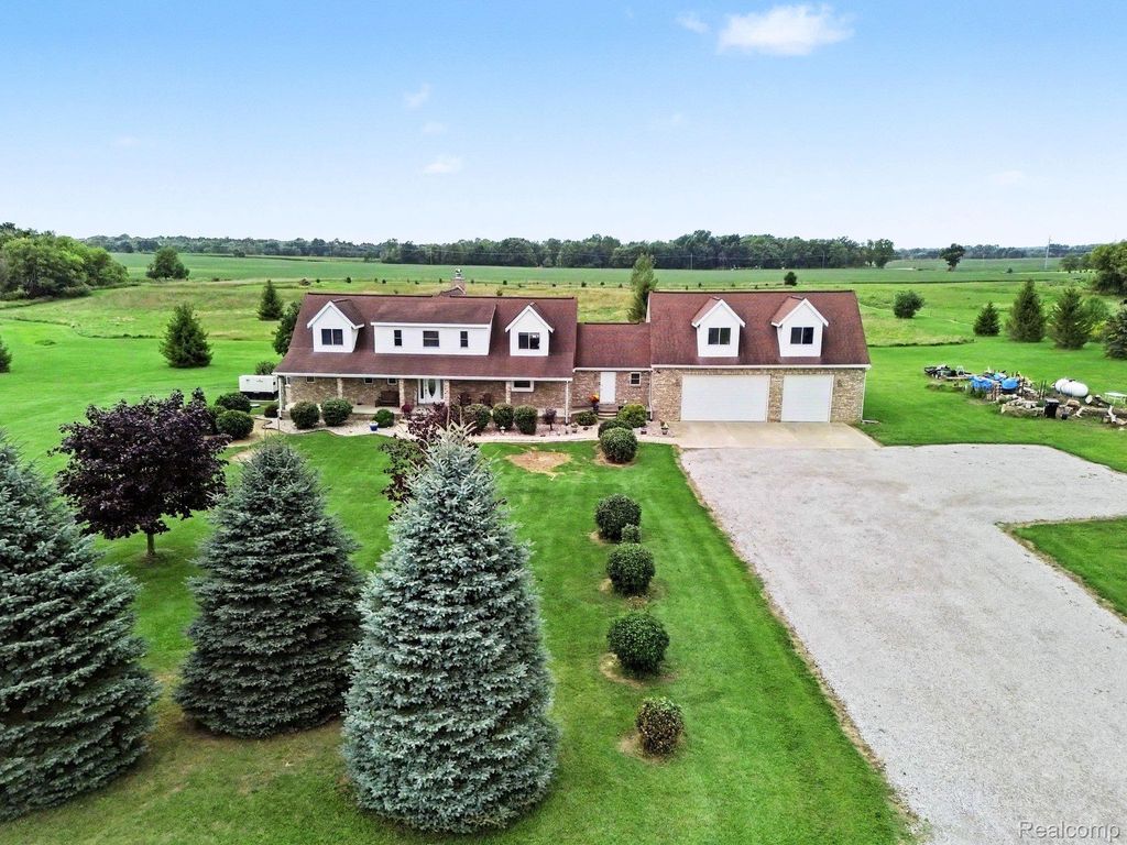 8583 Crofoot Road, Fowlerville