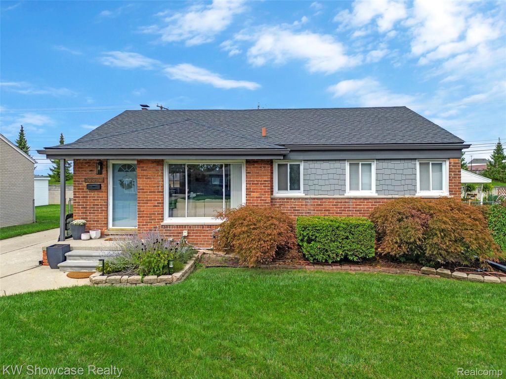 29896 Orangelawn Street, Livonia