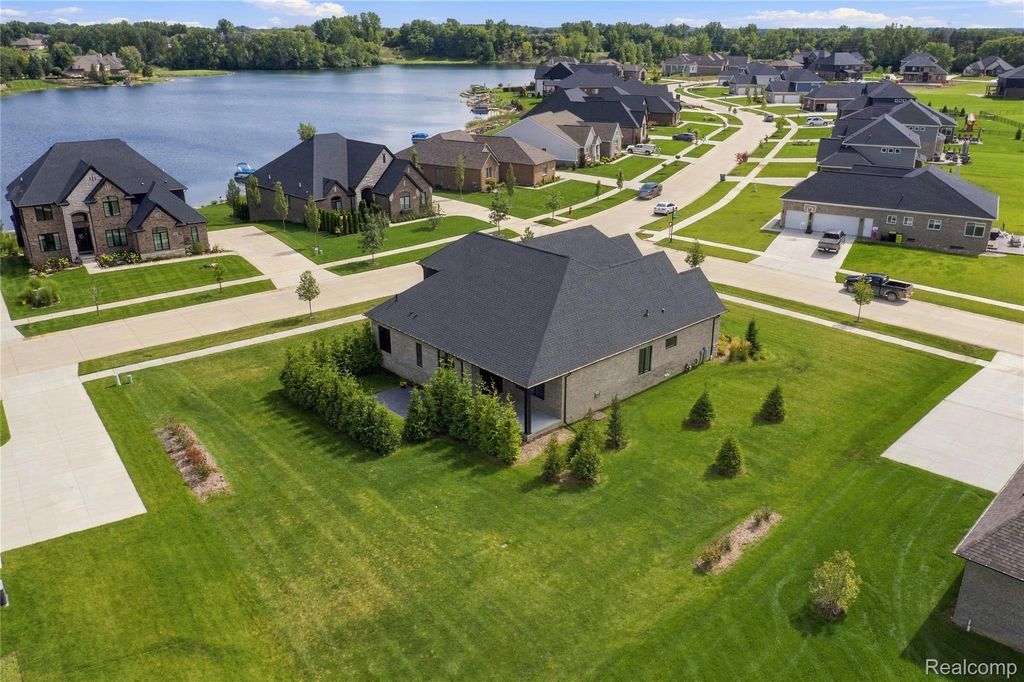 850 Marlayna Drive, Oxford