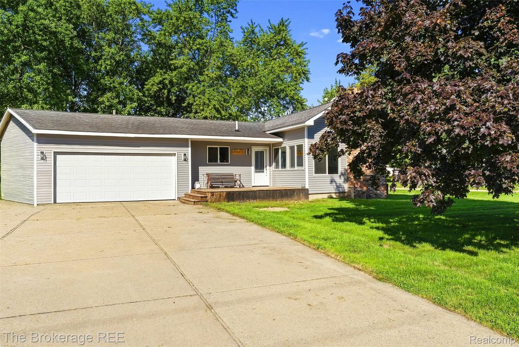 4443 N Gale Road, Richfield township