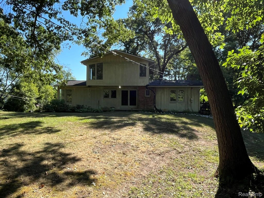 430 Sunset, White Lake charter township
