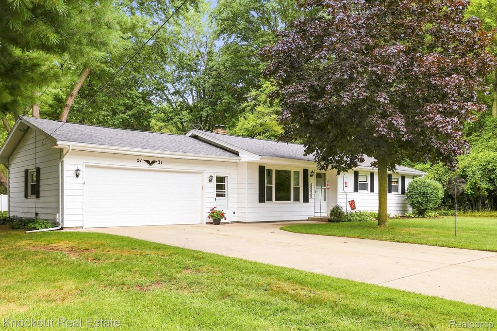 5121 Sheldon Drive, Bridgeport charter township