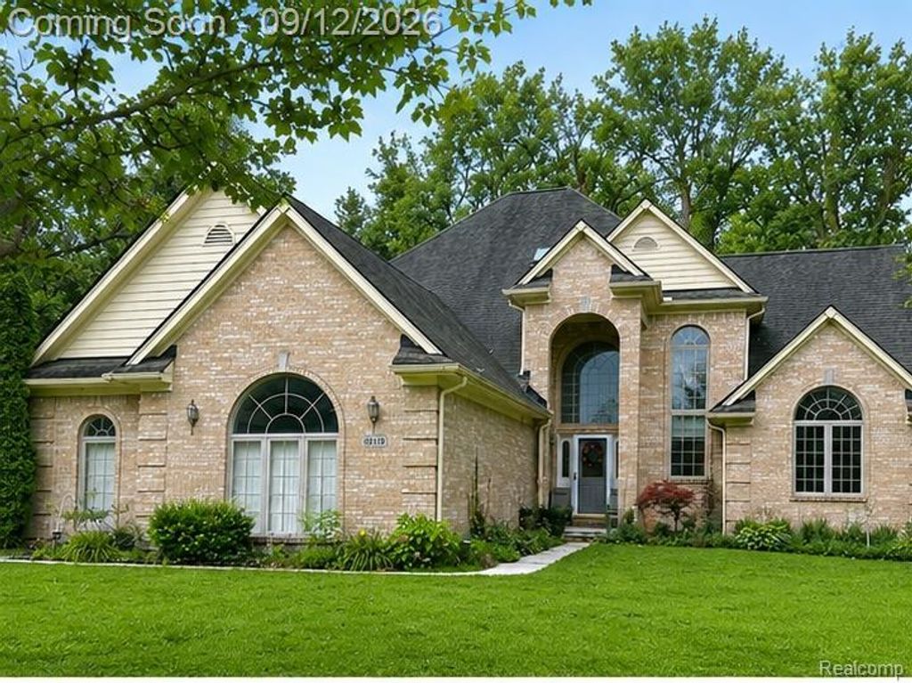 22119 Oakwood Drive, Brownstown charter township