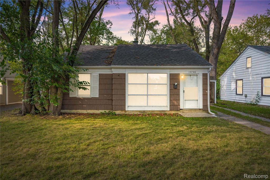 10720 Albany Street, Oak Park city
