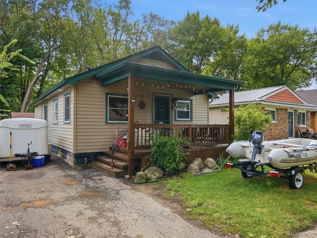 27668 Moran Street, Harrison Township