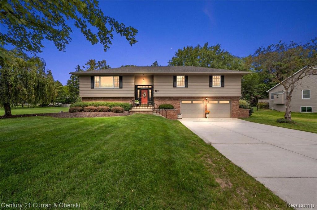 219 E Caledonia Street, Howell city