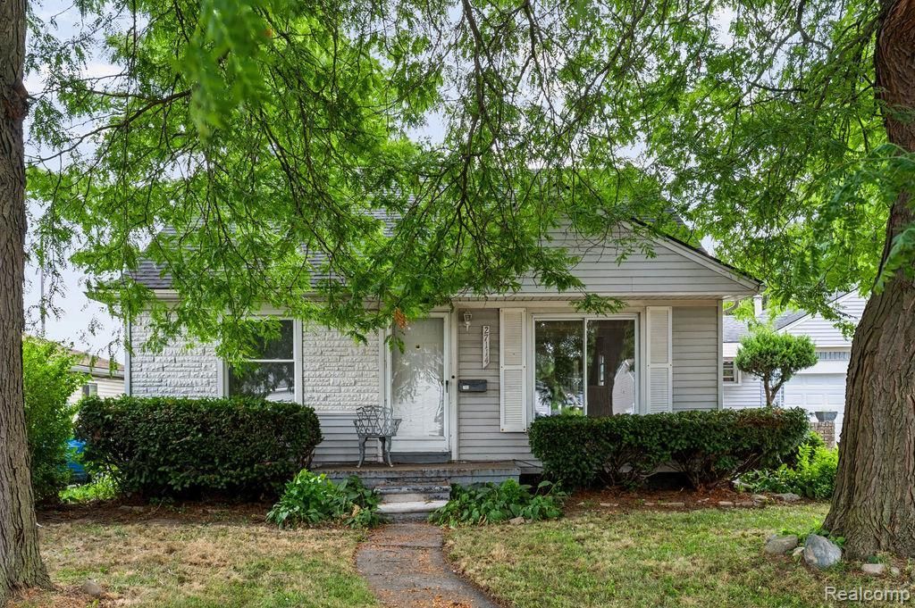27114 Baldwin Avenue, Warren city