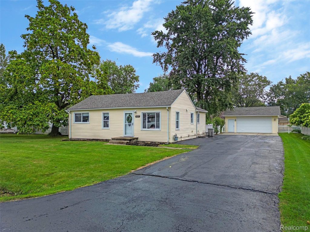 16427 Jackson Street, Taylor