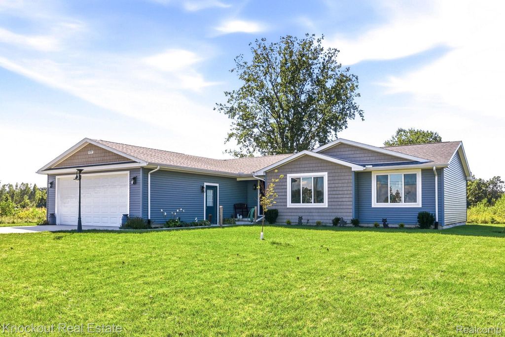 5727 Mackinaw Road, Kochville township
