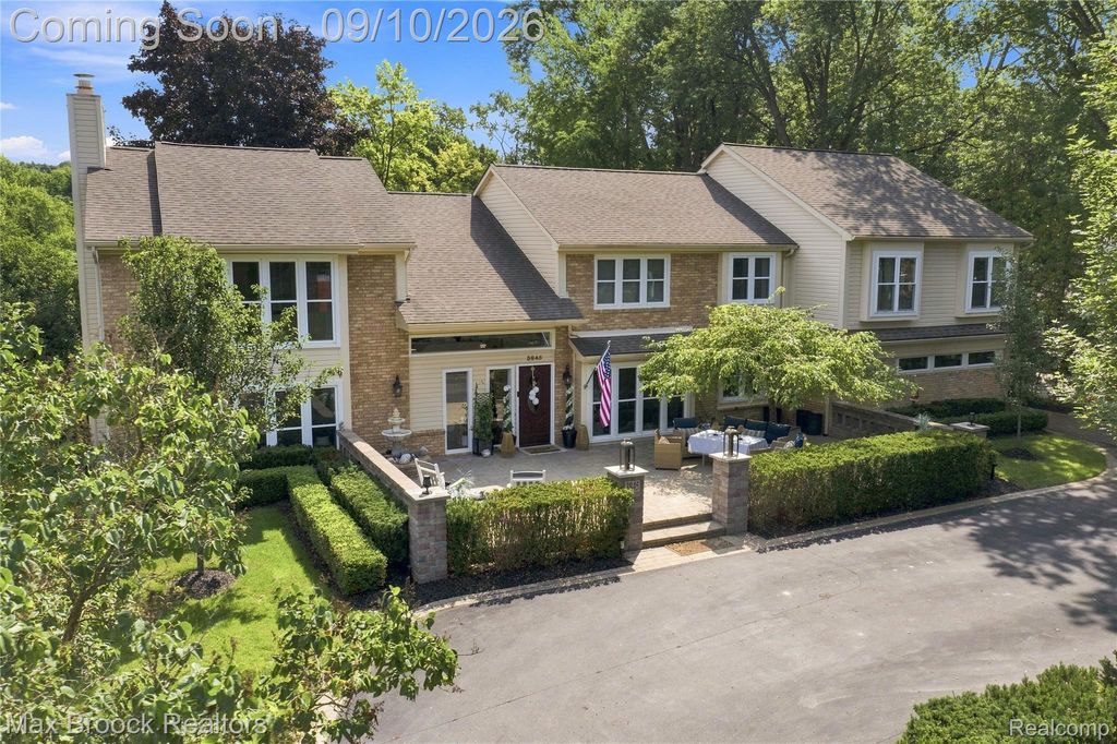 3845 Shellmarr Lane, Bloomfield charter township