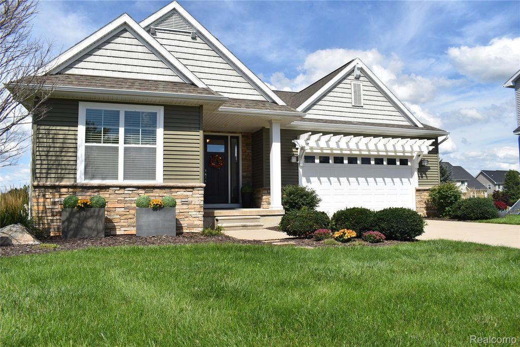 1281 Cambridge Circle, Williamston city