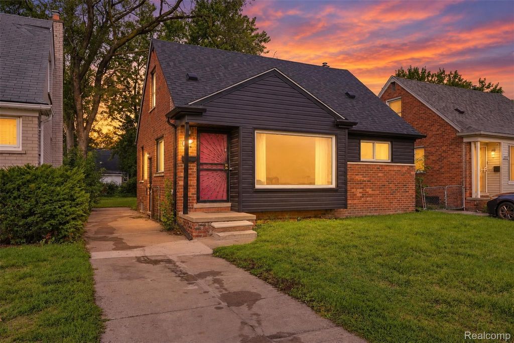 12827 Woodbine, Redford