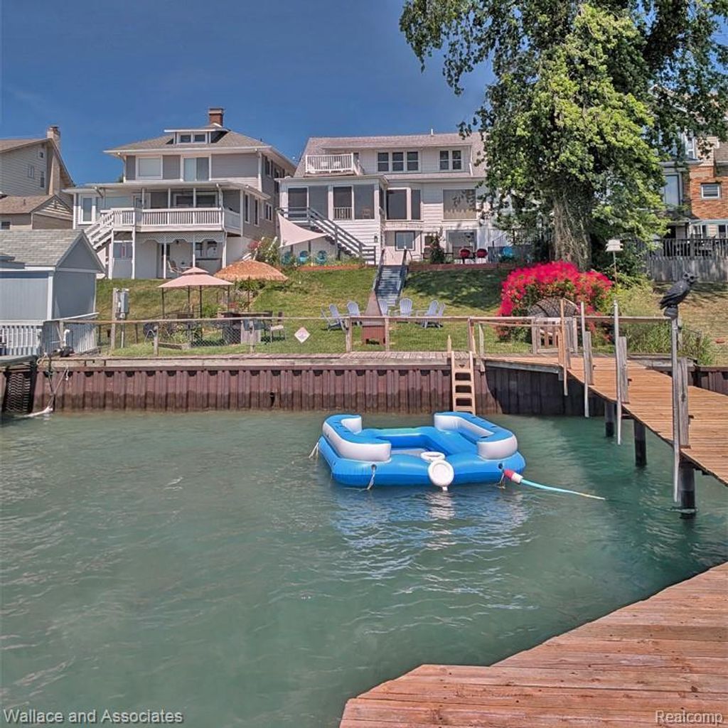 2712 Military Street, Port Huron city