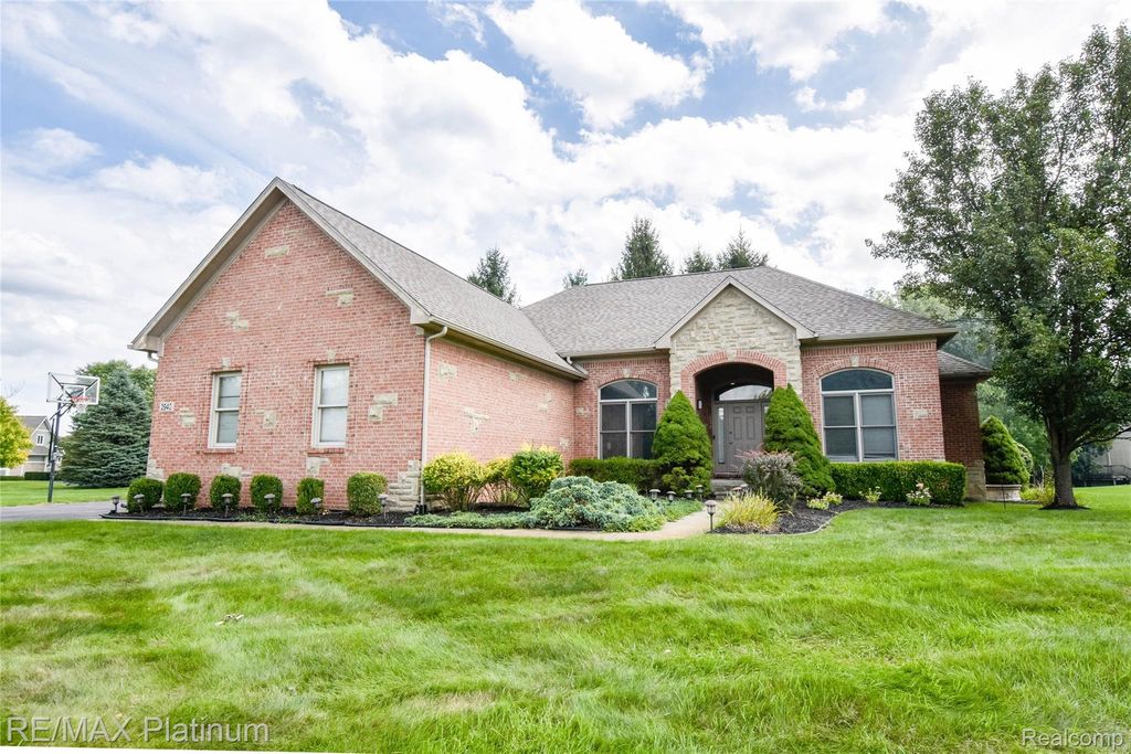 2940 Dana Pointe Drive, Pinckney