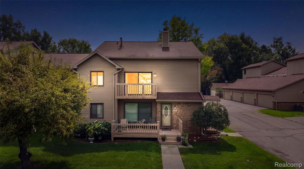 7863 Woodingham, West Bloomfield