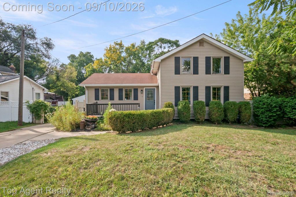 40695 Moravian Drive, Clinton Twp