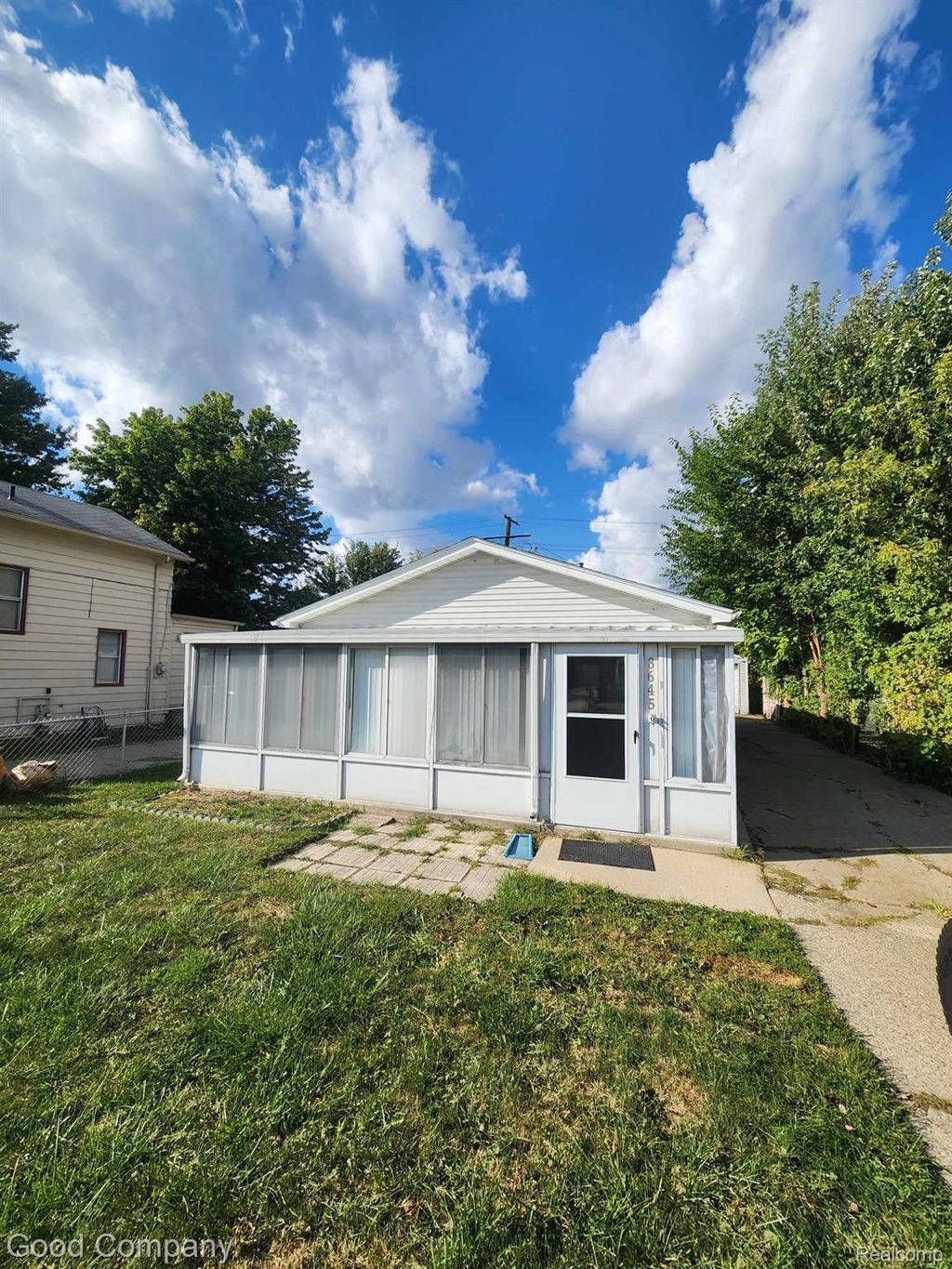 8645 Dodge Avenue, Warren city