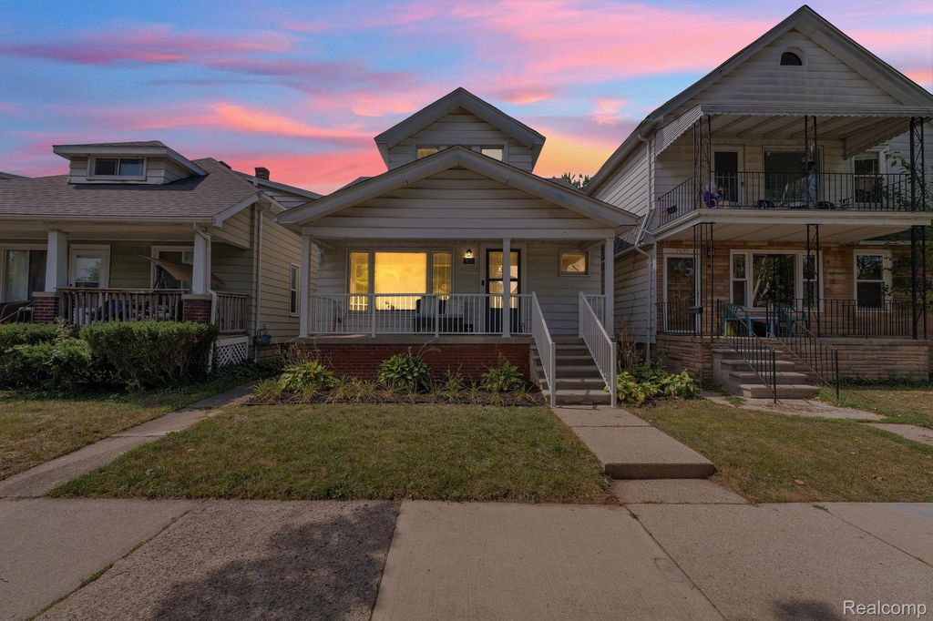 7631 Maple Street, Dearborn city