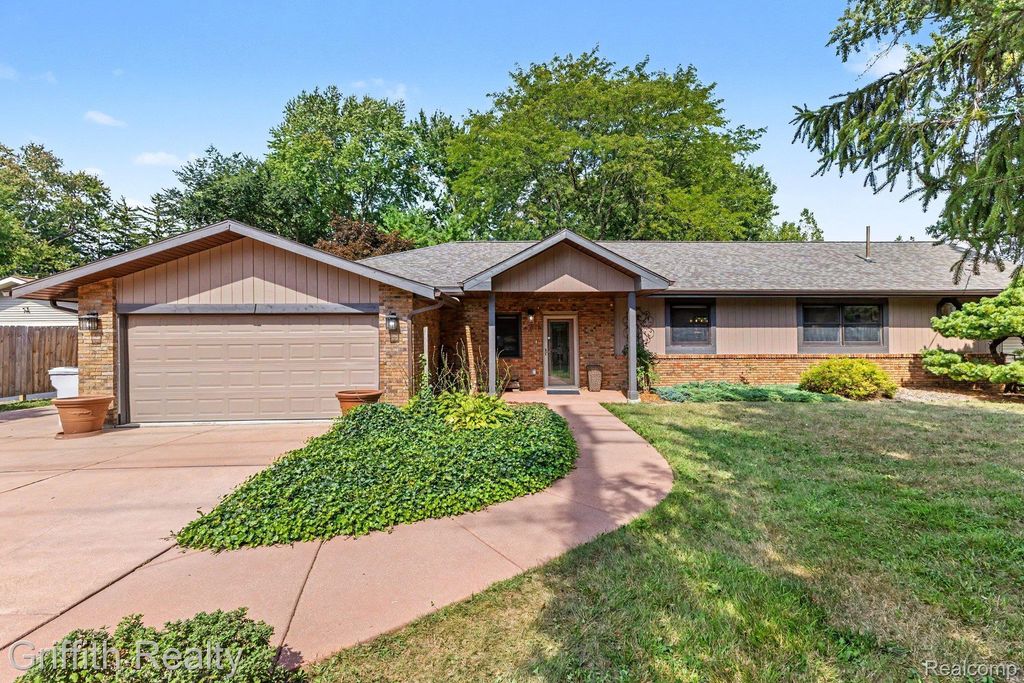 55664 Pontiac Trail Court, New Hudson