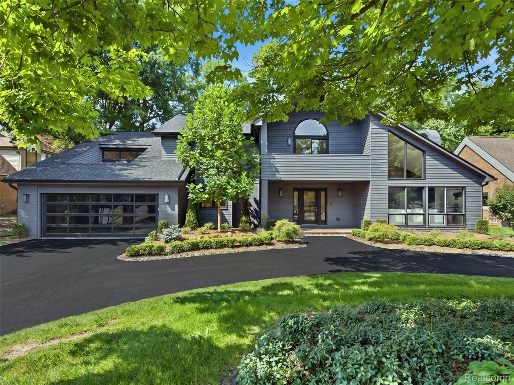3228 Pine Lake Road, West Bloomfield charter township