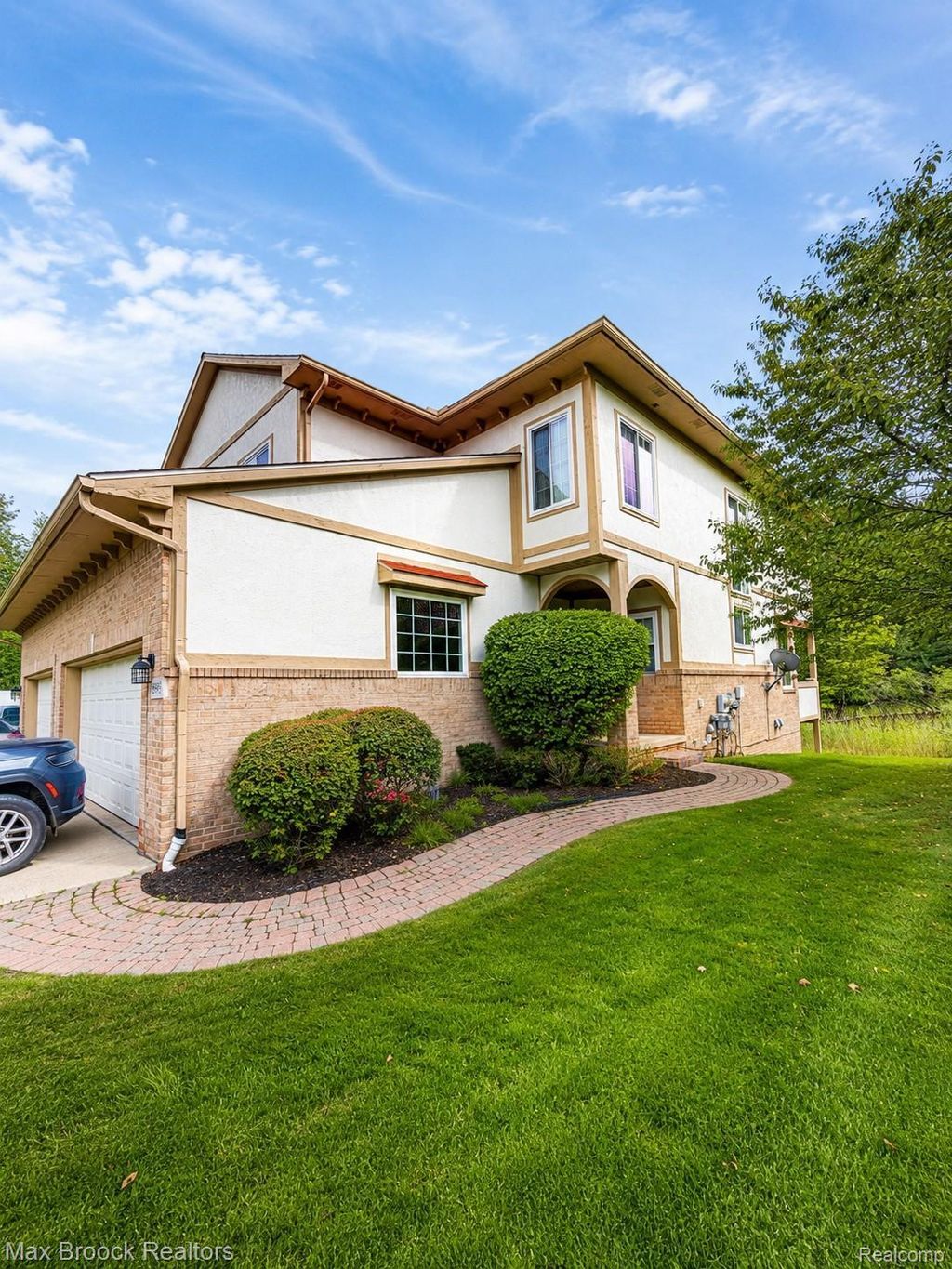 5995 Bella Vista Drive, West Bloomfield
