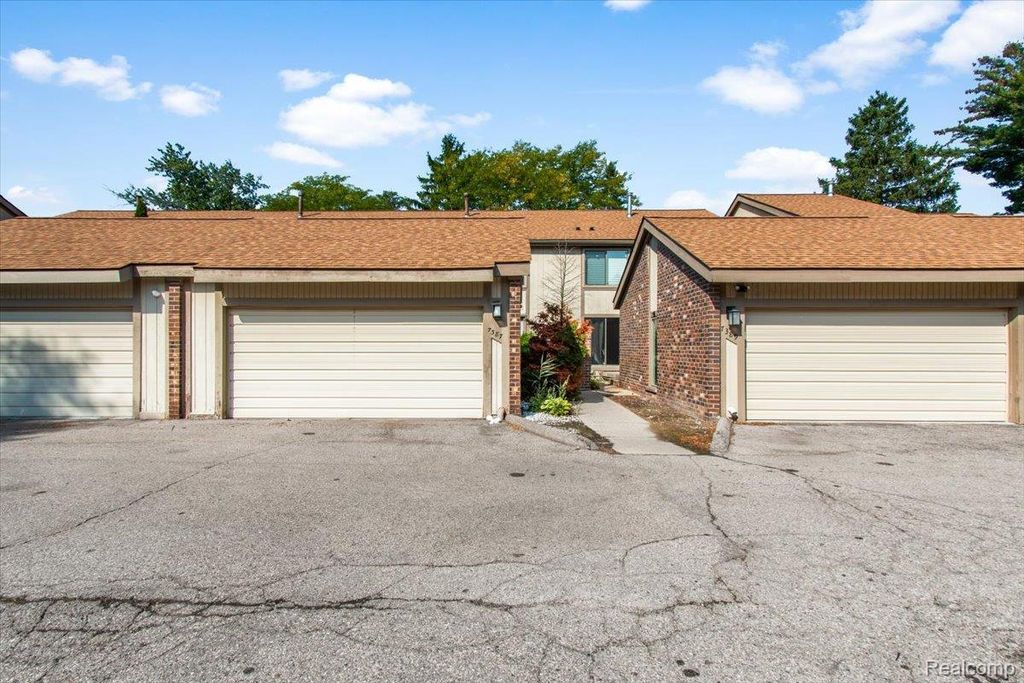 7387 Radcliff Drive 47, West Bloomfield charter township