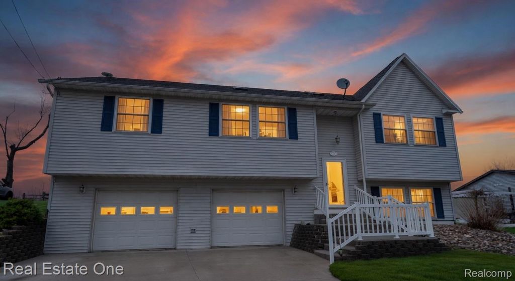 8751 Highland Ave Road, Watervliet city