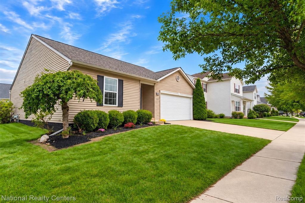 8515 Hawthorn Hill, Dexter